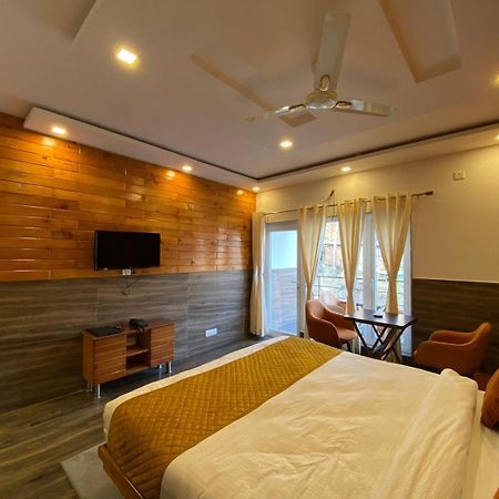 The Aesthetic Hotel & Restaurant Bhimtal Exterior photo