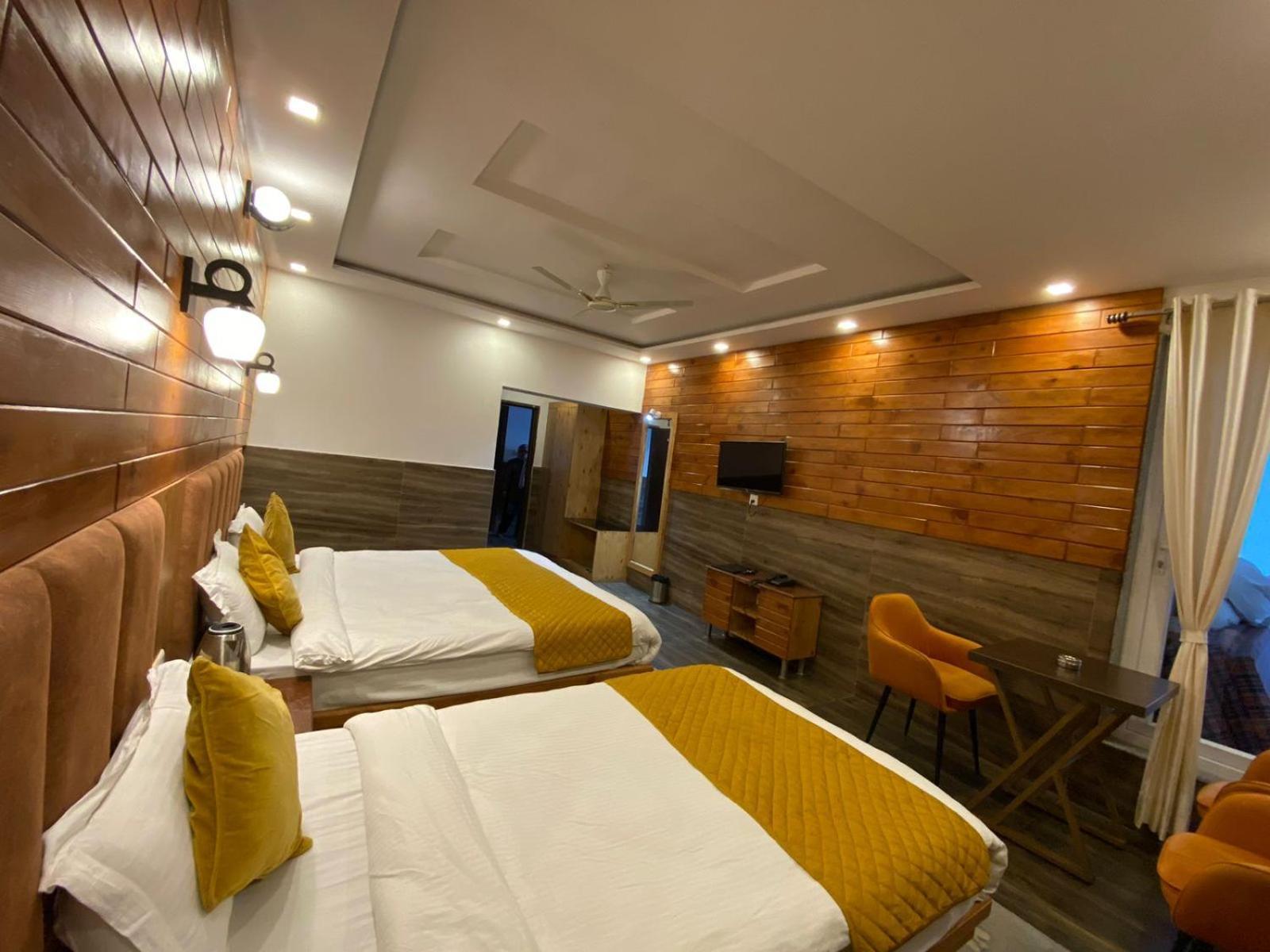 The Aesthetic Hotel & Restaurant Bhimtal Exterior photo