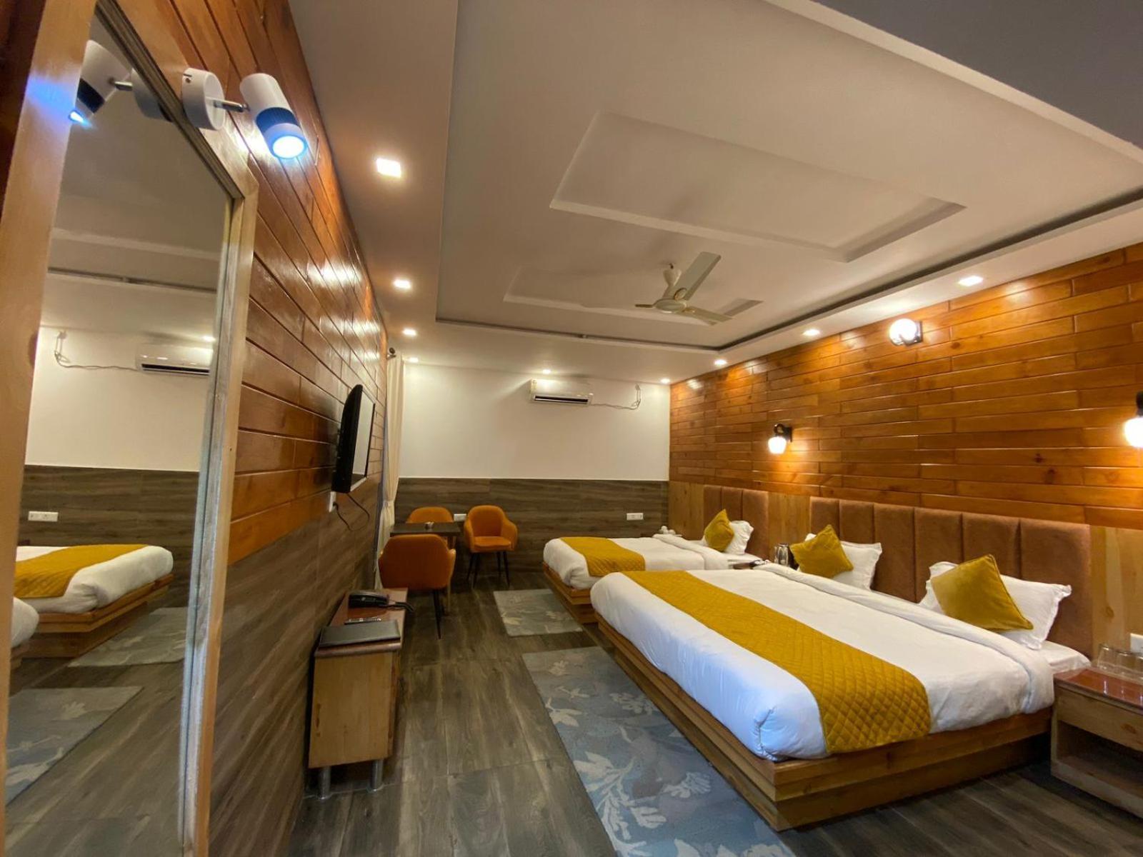The Aesthetic Hotel & Restaurant Bhimtal Exterior photo
